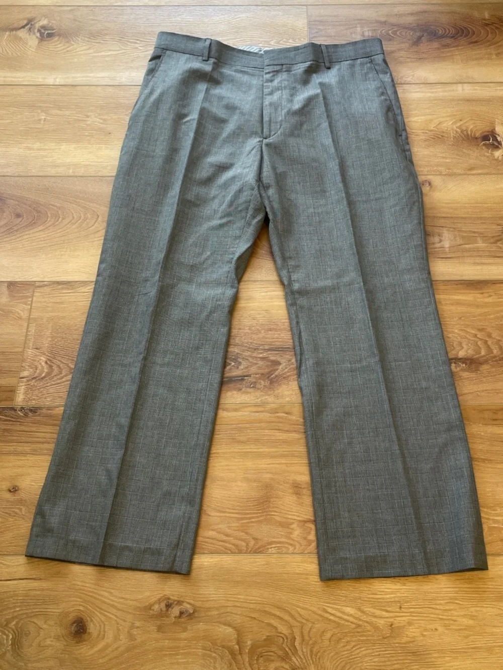 Banana Republic Gray Plaid‎ Tailored Fit Men's Suit - Two-Piece
